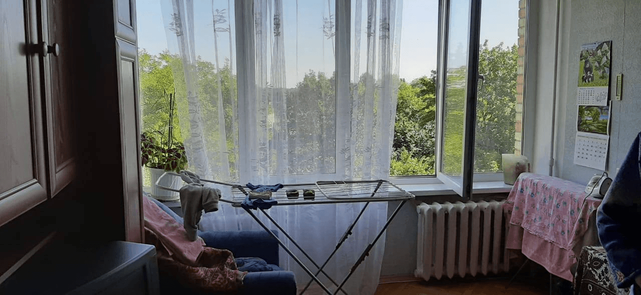 У Горішніх Плавнях із вікна випала людина