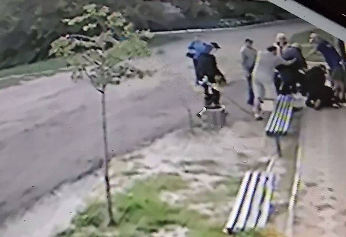 У Кременчуці троє молодиків напали на перехожого
