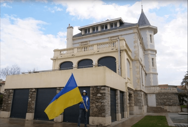 Активіст у Франції «експропріював» віллу доньки Путіна для біженців з України