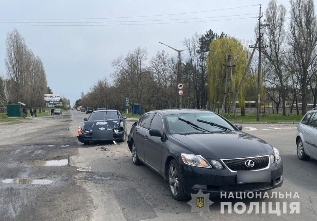 У Кременчуцькому районі «Мазда» врізався в «Лексус»: є травмовані (ФОТО)