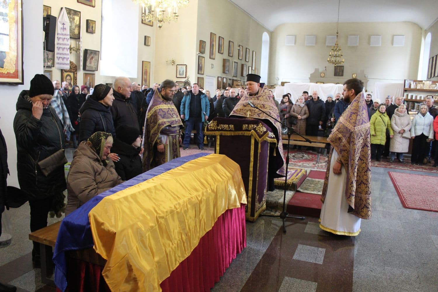 У Полтаві попрощалися з полеглим на війні Олексієм Косвінцевим