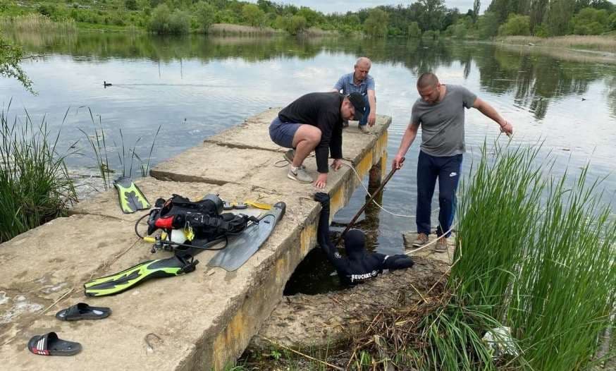 У Полтаві рятувальники розчищають водойми від сміття