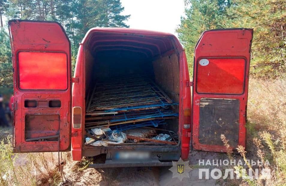 У Миргородському районі затримали 3-х чоловіків, що розкрадали могили