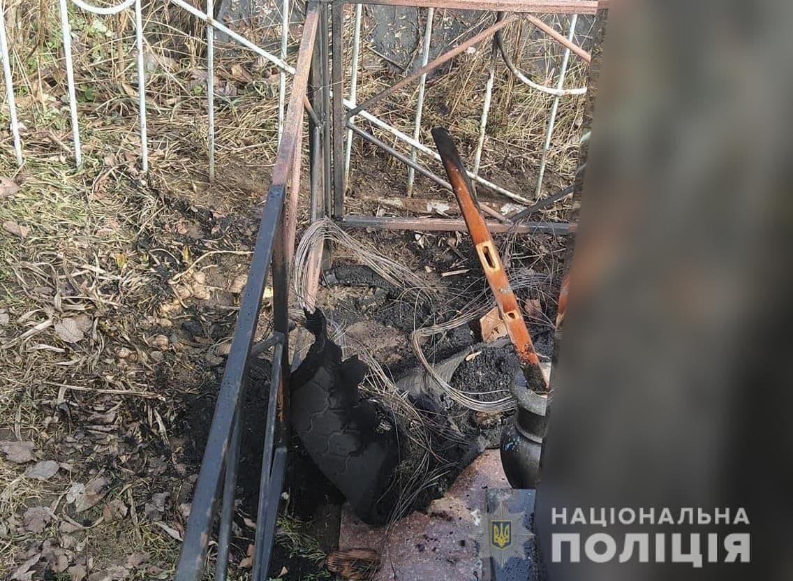 У Кременчуці поліція відкрила кримінальне провадження за наругу над могилою