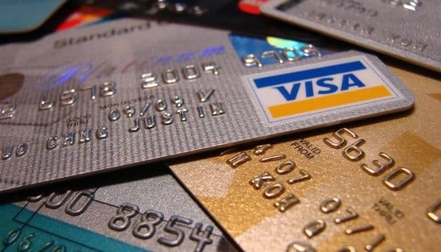 Знайшов чужу картку та пішов шопитись: на Полтавщині засудили чоловіка