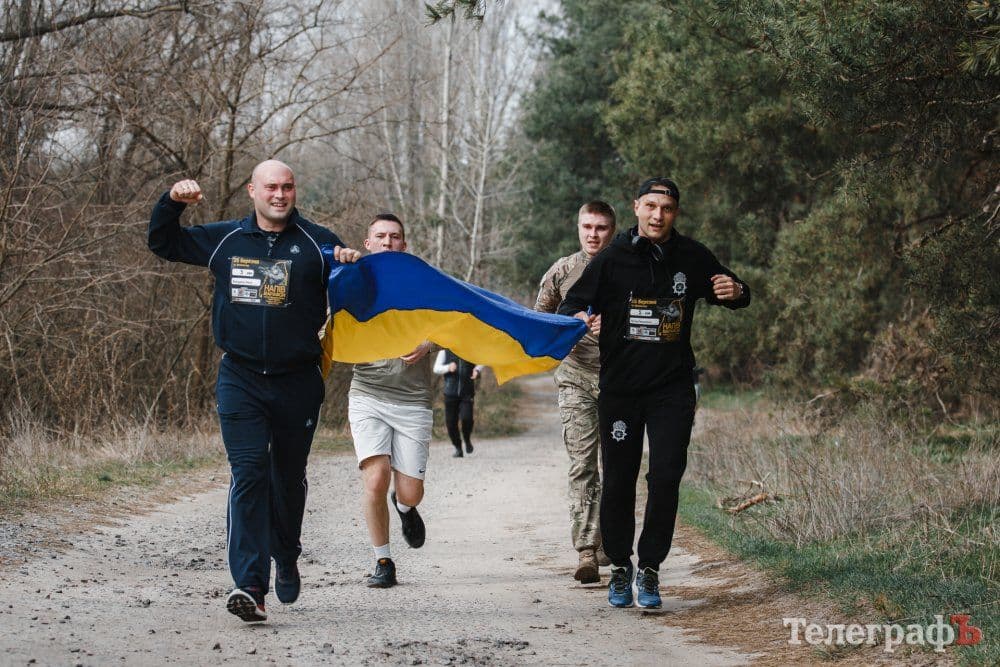 Викриття держзрадника правоохоронцями Полтавщини та напівмарафон пам'яті полеглого воїна — головне за 26 березня