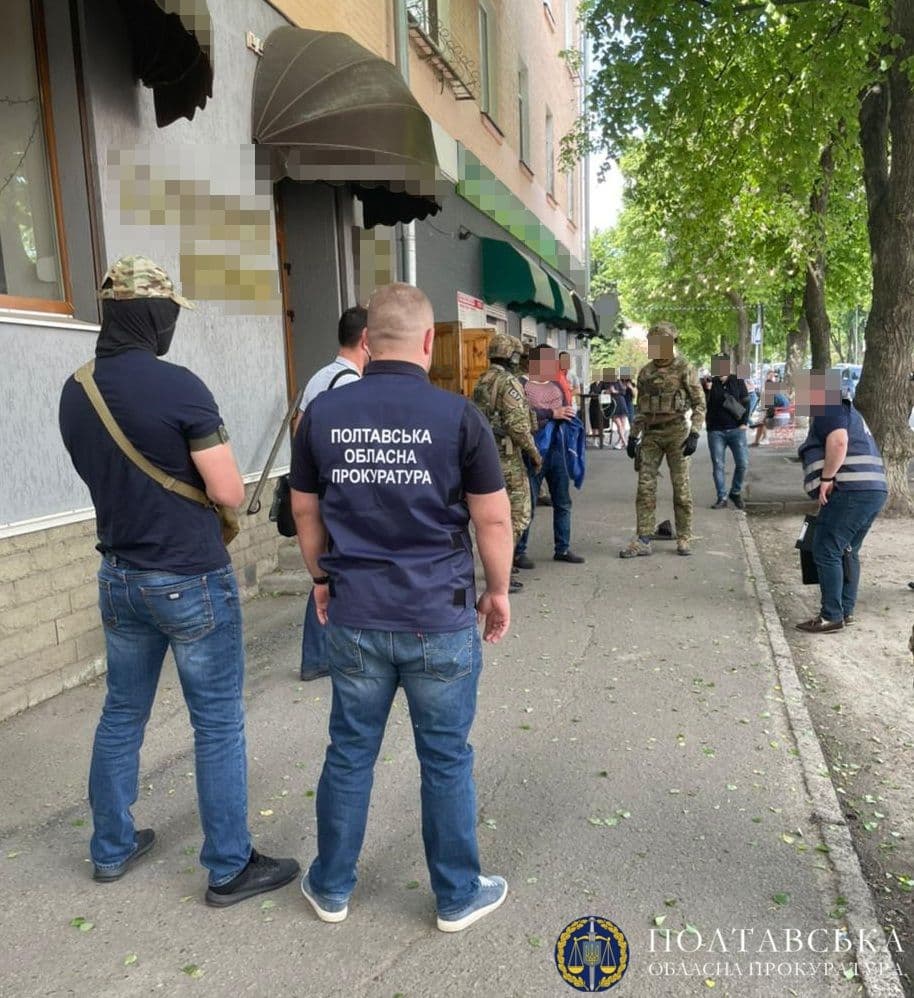 Посада керівника за 200 тисяч доларів: у Полтаві затримали шахрая на хабарі