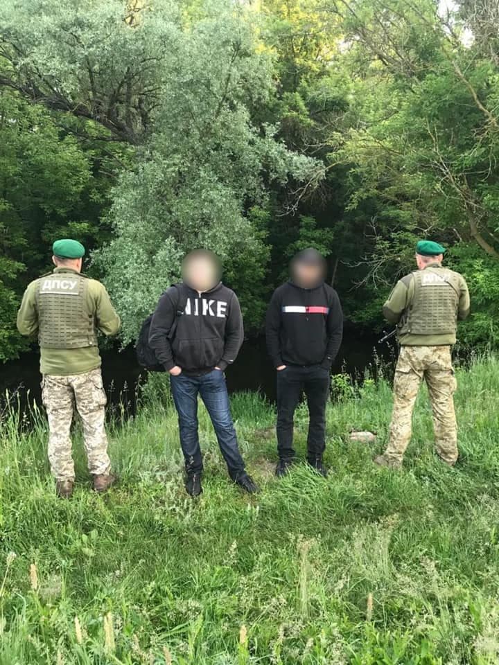Прикордонники затримали росіян, які перепливли Ворсклу, аби дістатися на відпочинок в Одесу