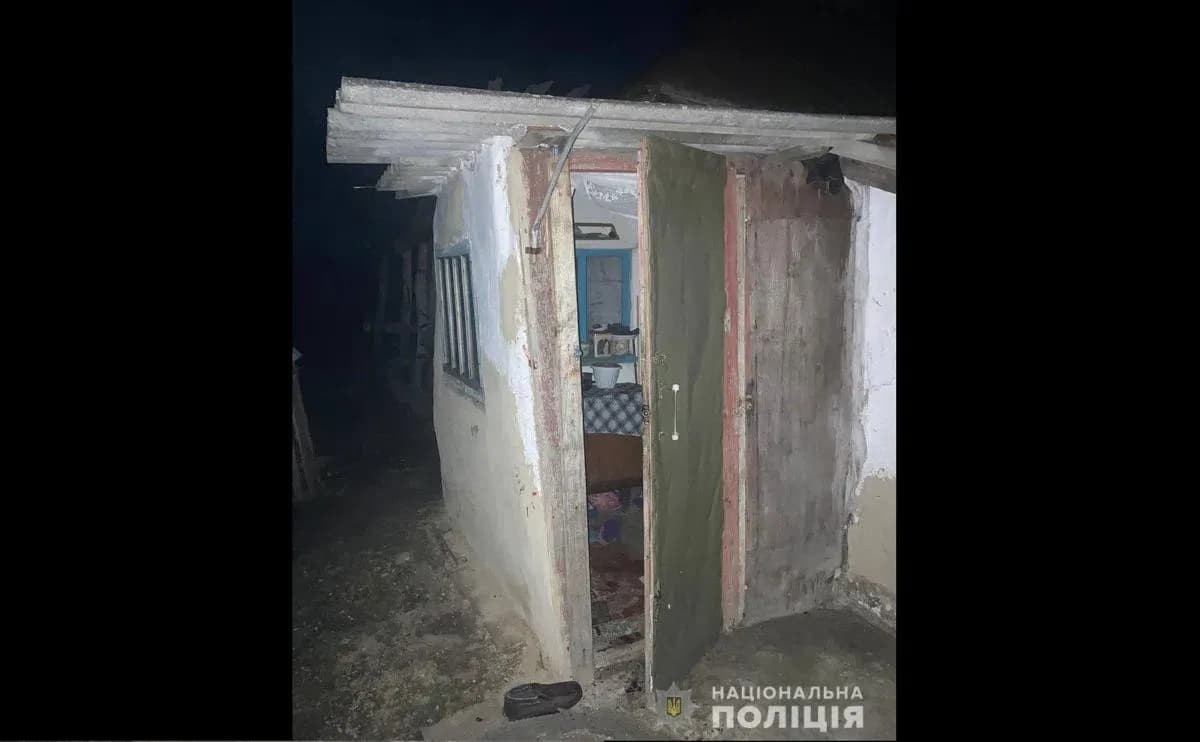 "Усе через сварку": на Полтавщині чоловік поранив знайому ножем та підпалив її хату