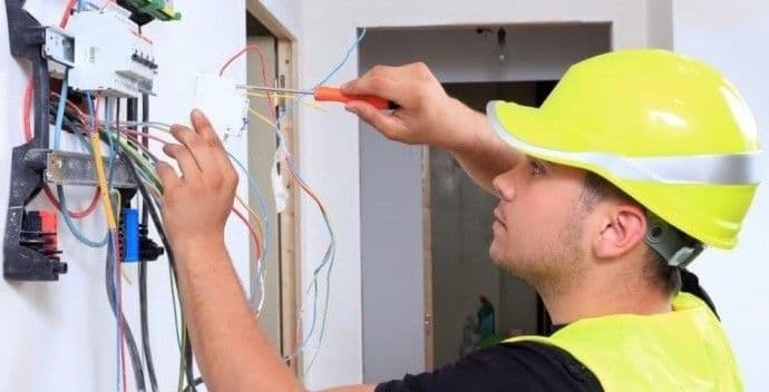 На кількох вулицях Полтави вимкнуть електрику: перелік адрес