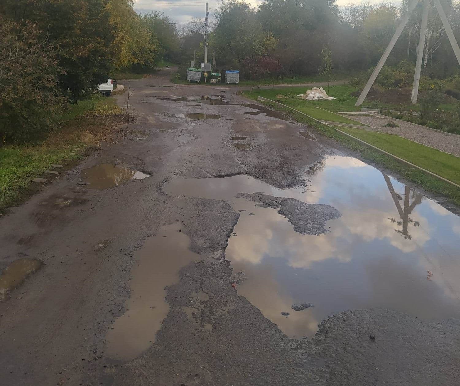 Жителі Івонченців просять відремонтувати кілька вулиць