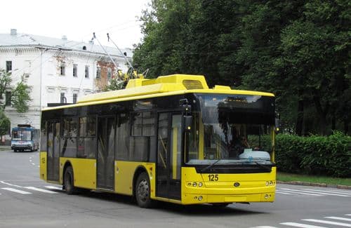 Через аварію на трубопроводі кілька полтавських тролейбусів змінили звичний маршрут