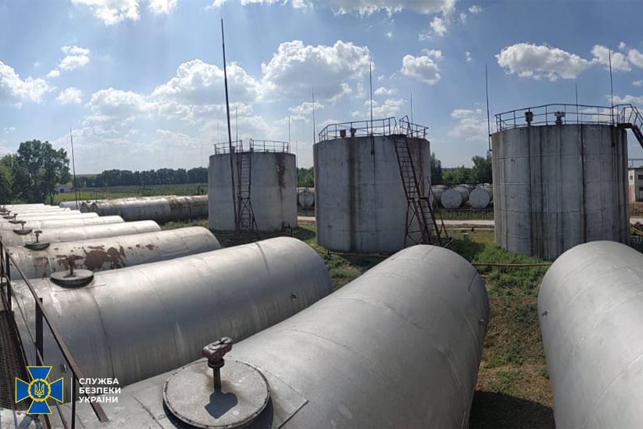 СБУ викрила на Полтавщині канал виготовлення фальсифікованого пального
