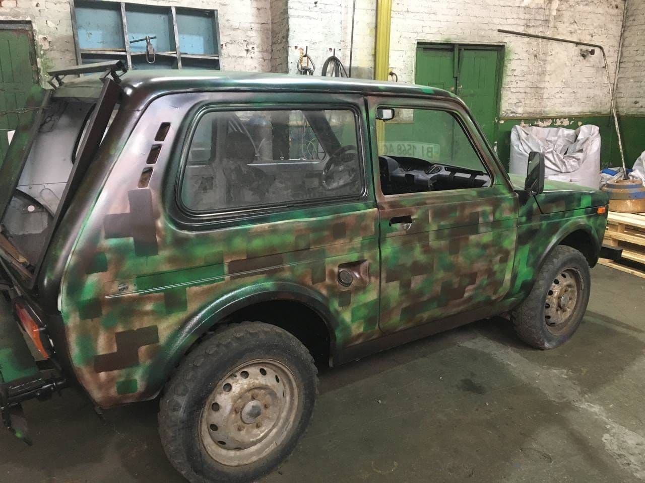 Полтавські волонтери відремонтували і передали на фронт чергову автівку