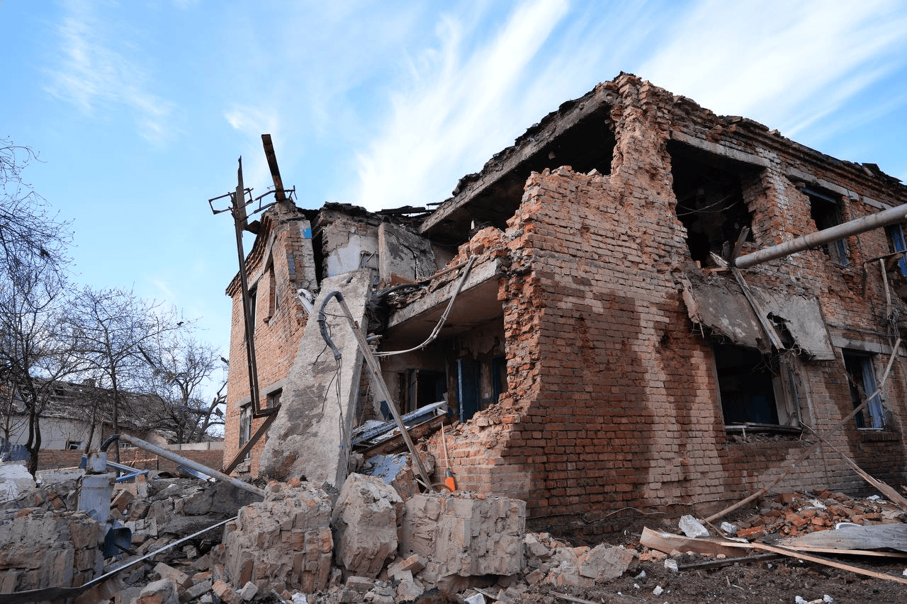 Обстріл житлового будинку й електропідстанції на Полтавщині — головне за 9 квітня