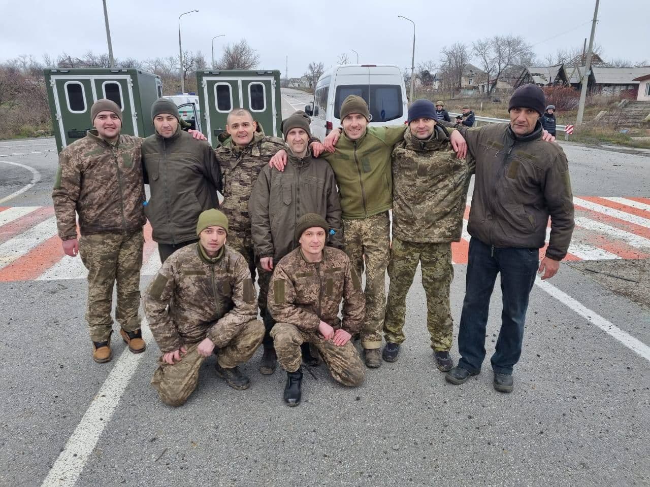 З російського полону звільнили ще 12 військових
