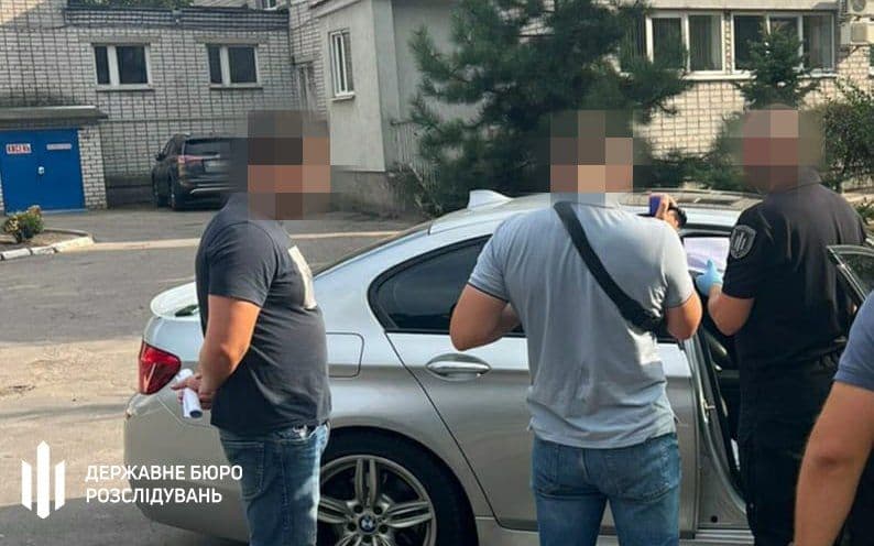 На хабарі в 12 тисяч доларів викрили члена ВЛК з Кременчука