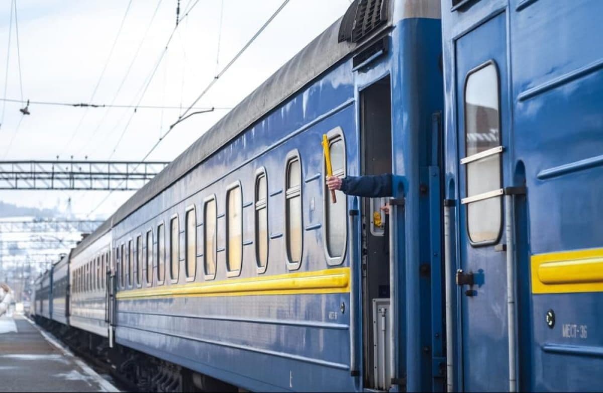 Через знеструмлення мереж затримуються кілька потягів Укрзалізниці