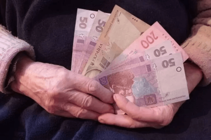 Стало відомо, кому і на скільки підвищать пенсію у березні
