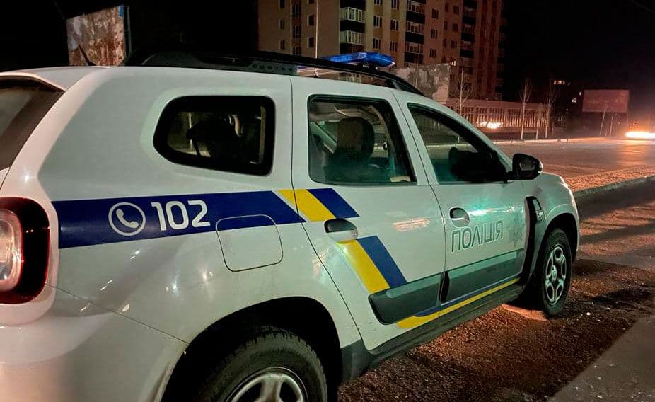 У Миргороді поліцейські врятували чоловіка, на якого зловмисник напав з ножем