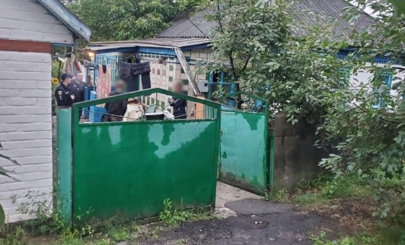 Зарізав сусіда і втік — на Полтавщині чоловіка підозрюють у вбивстві