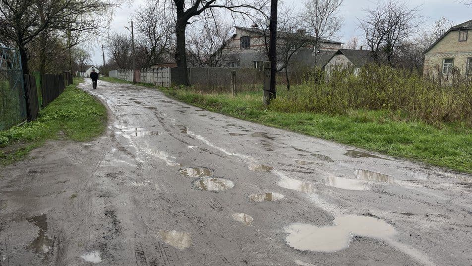 Ями та відсутність асфальту — жителі села на Полтавщині просять відремонтувати дороги