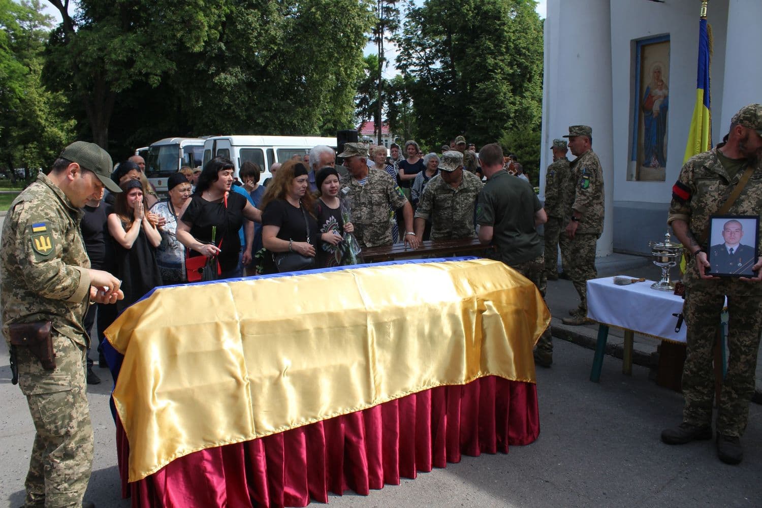 У Полтаві провели в останню путь воїна Богдана Заіченка