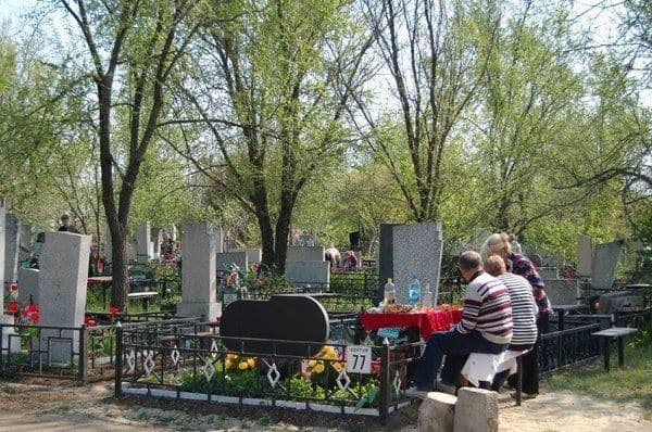 Кладовища відвідувати можна, але якщо відпрацювали маршрути евакуації —  Лунін про поминальні дні