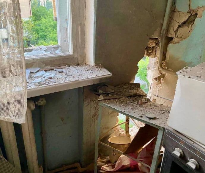 У Запоріжжі зруйновано майже 30 будинків, а на Дніпропетровщині загинули люди – хроніки війни. ОНОВЛЕНО