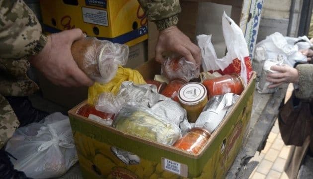 У Мачухах збирають маскувальні сітки та продукти для захисників