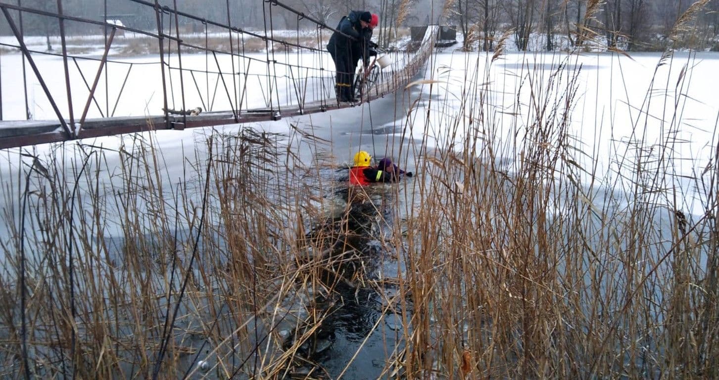 У Решетилівці жінка провалилася під кригу