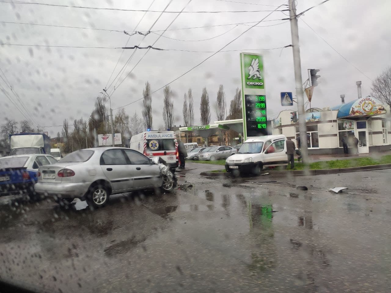 Майже в центрі Полтави виникла ДТП: постраждала жінка