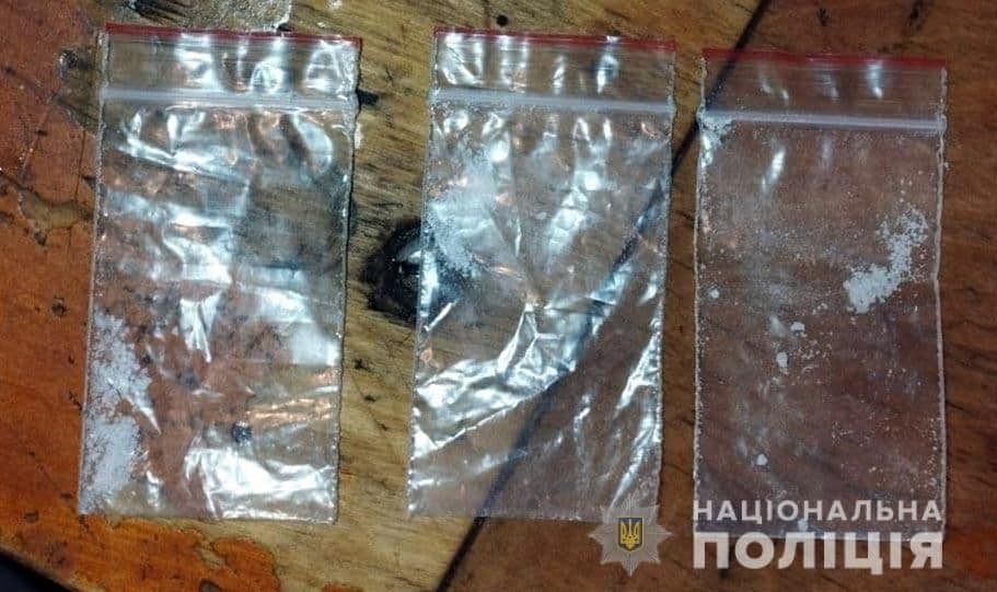 У Кременчуці затримали наркоторговицю, яка робила закладки з метадоном