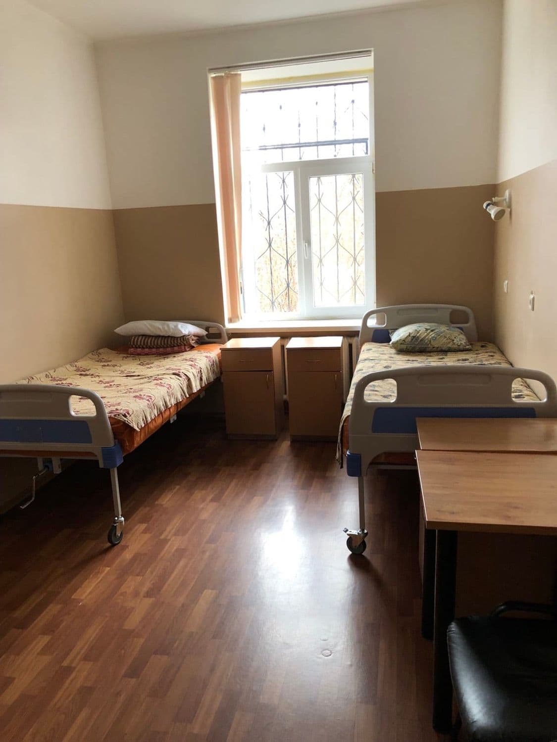 «Лікарю-анестезіологу запропонували роботу  прибиральника»: чи закриють полтавський стаціонар для лікування ВІЛ/СНІД