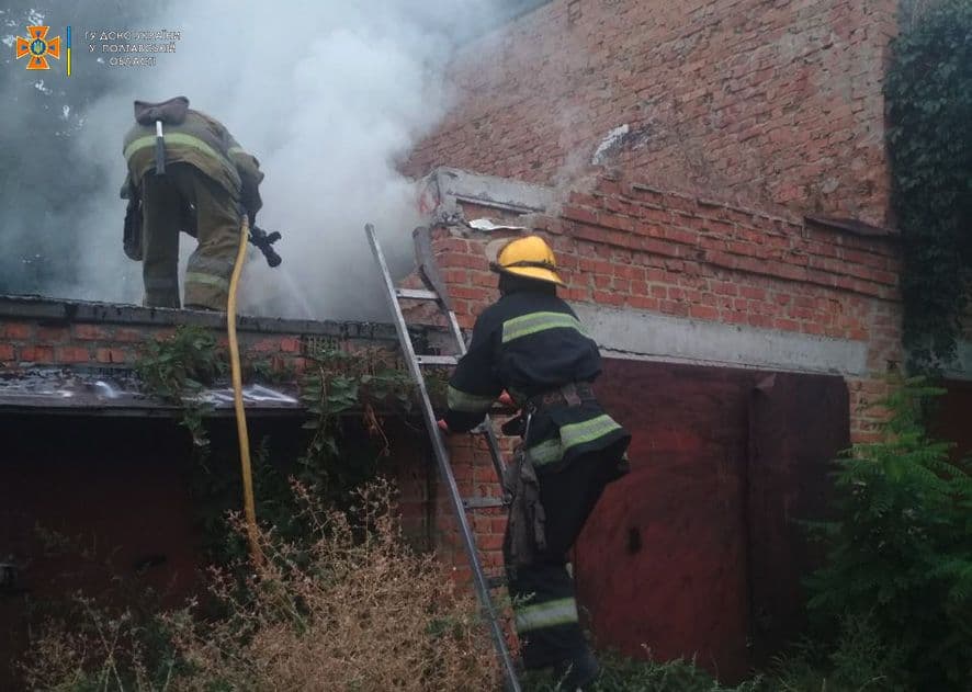 У Лубнах горів гараж