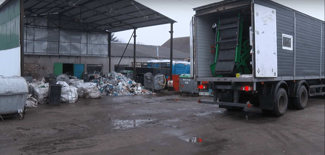 У Миргороді запустили мобільну сміттєсортувальну лінію