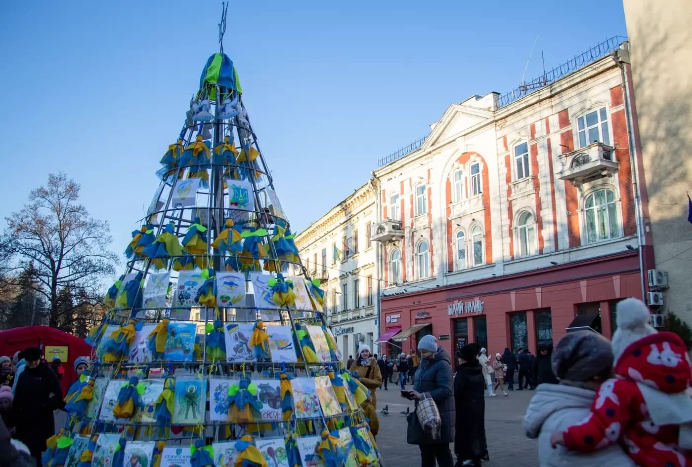 Нові графіки відключень світла та Полтава без ялинки — головне за 30 грудня