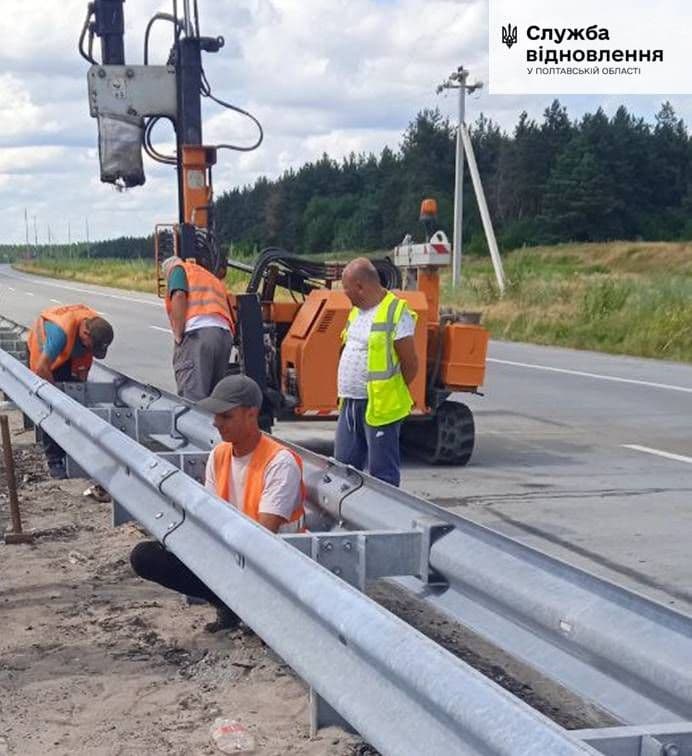На трасі Дніпро-Решетилівка відновили огорожу після ДТП