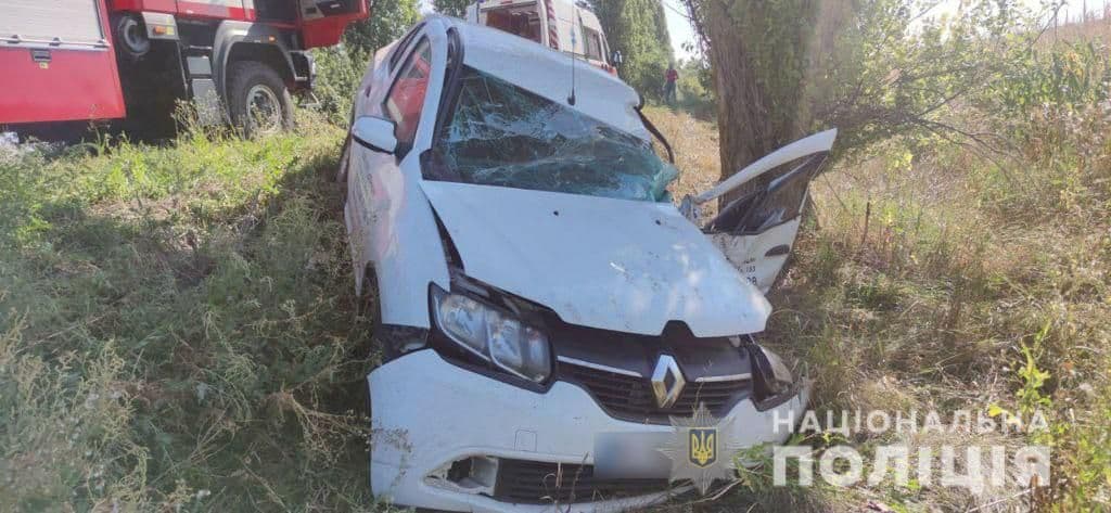 На Миргородщині 30-річний водій не впорався з керуванням і з'їхав у кювет