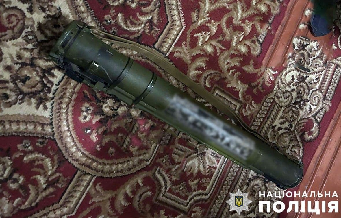У Полтаві п'яний чоловік стріляв на вулиці з пістолета