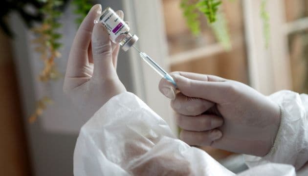 Полтавщина на другому місці в Україні за кількістю вакцинованих освітян