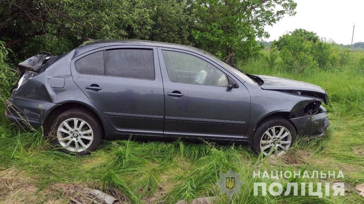 На Полтавщині авто злетіло з траси в кювет: пасажирка в лікарні