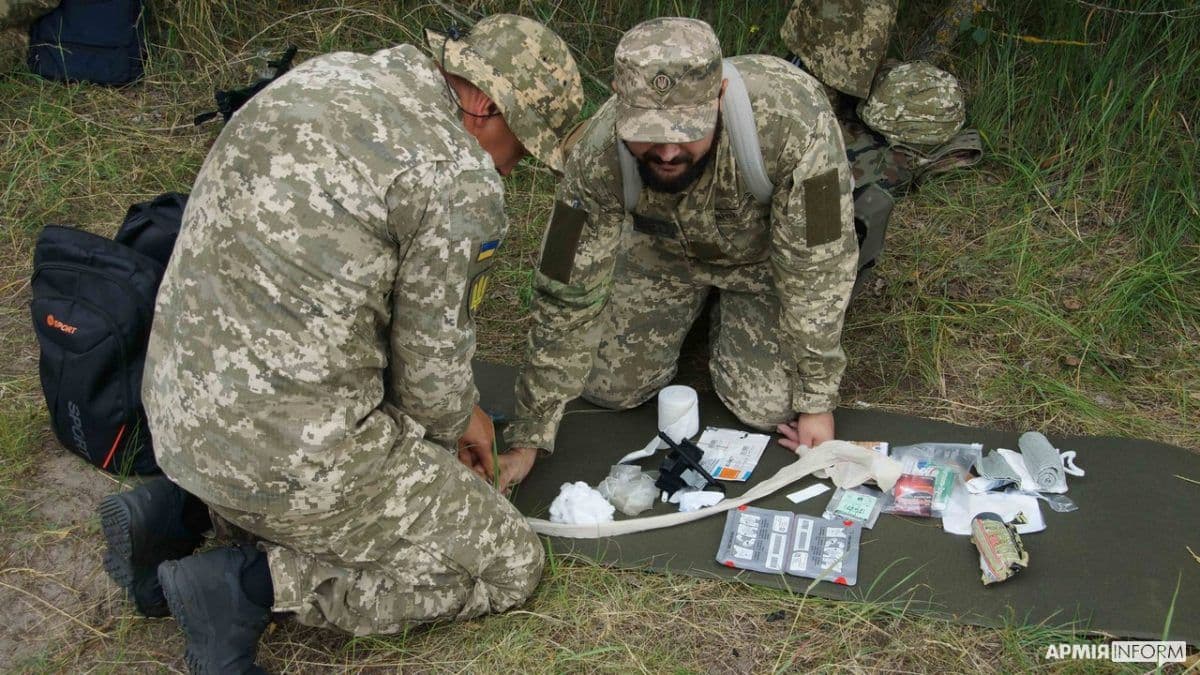 Військових Полтавщини навчають тактичної медицини