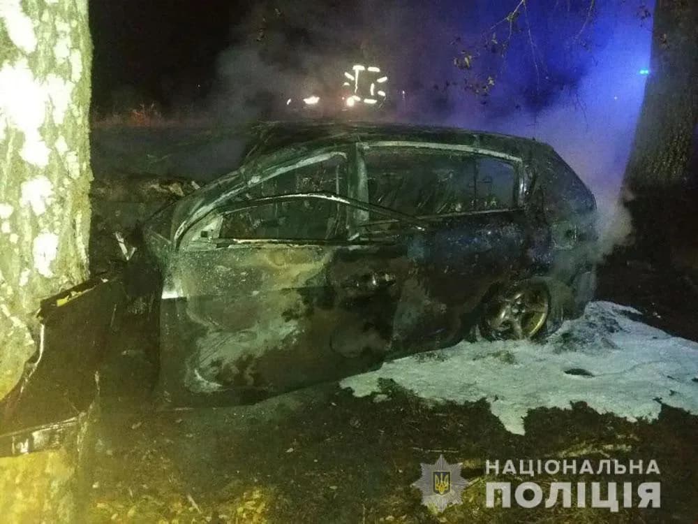 Врізався в дерево та загорівся: у Миргородському районі сталася ДТП