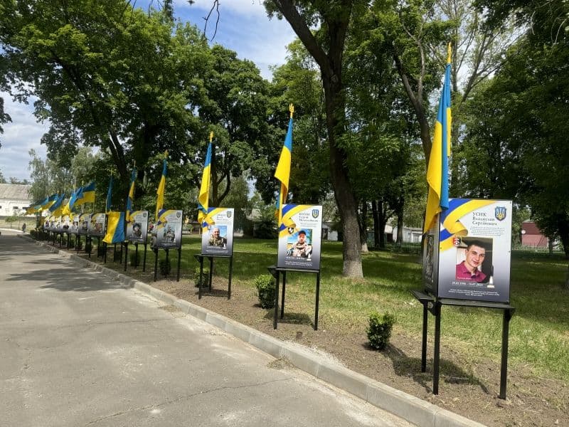 У Хоролі відкрили Алею Героїв (фото)