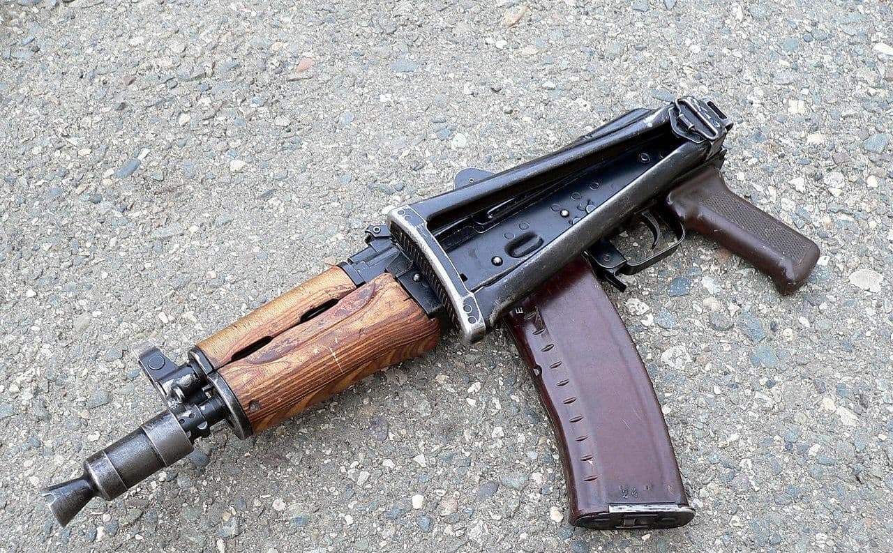 На блокпосту Полтавщини у чоловіка знайшли автомат та патрони