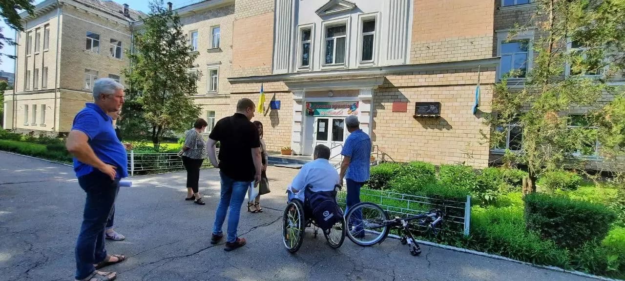 У Полтаві перевірили виборчі дільниці на доступність для маломобільних людей