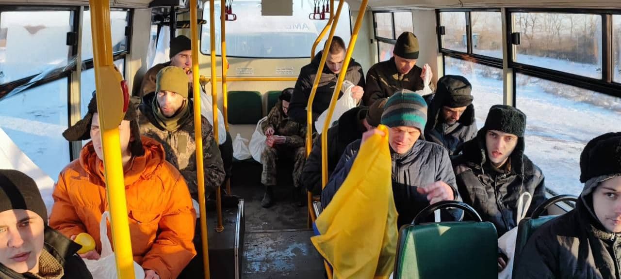 Обмін військовополоненими та ремонт дитсадка для переселенців – головне за 8 січня