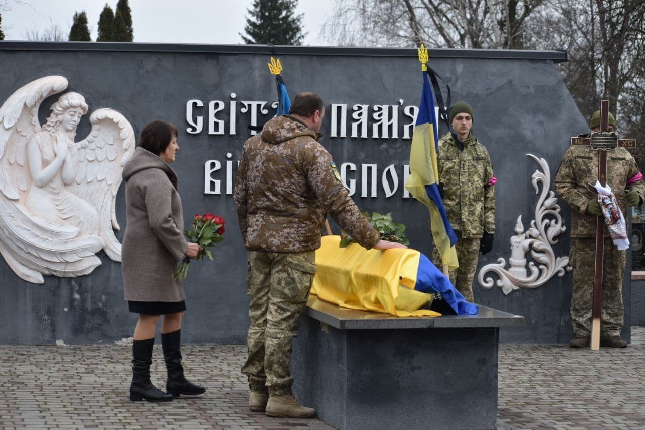 На Полтавщині попрощалися з полеглим воїном Євгенієм Садіковим