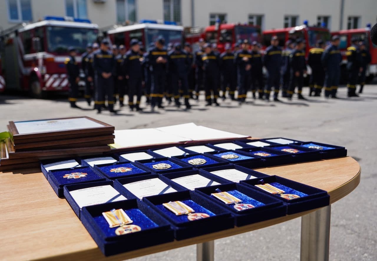 Сьогодні у Полтаві почесними відзнаками нагородили рятувальників